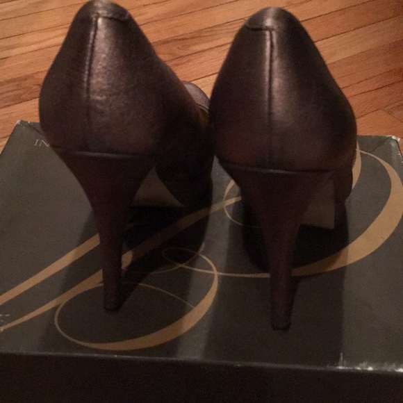 Enzo Angolini Dark Bronz Heels - Picture 4 of 5